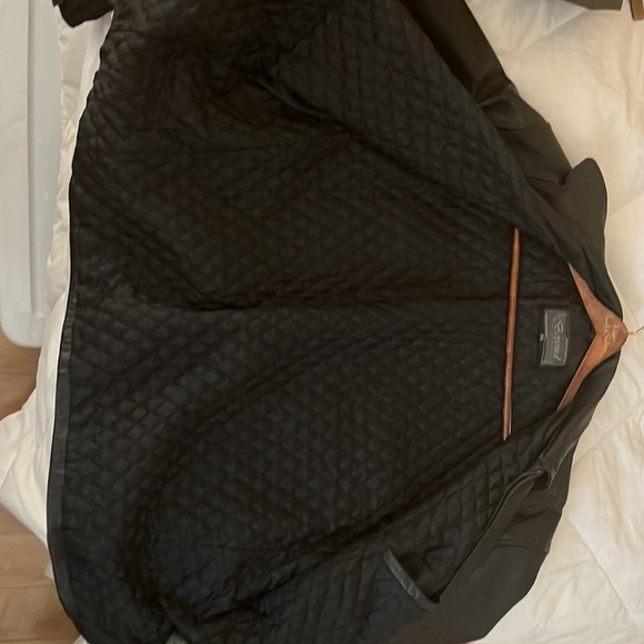 Have an xl black leather jacket made by”Beyond California“. Perfect condition ! - Picture 4 of 7